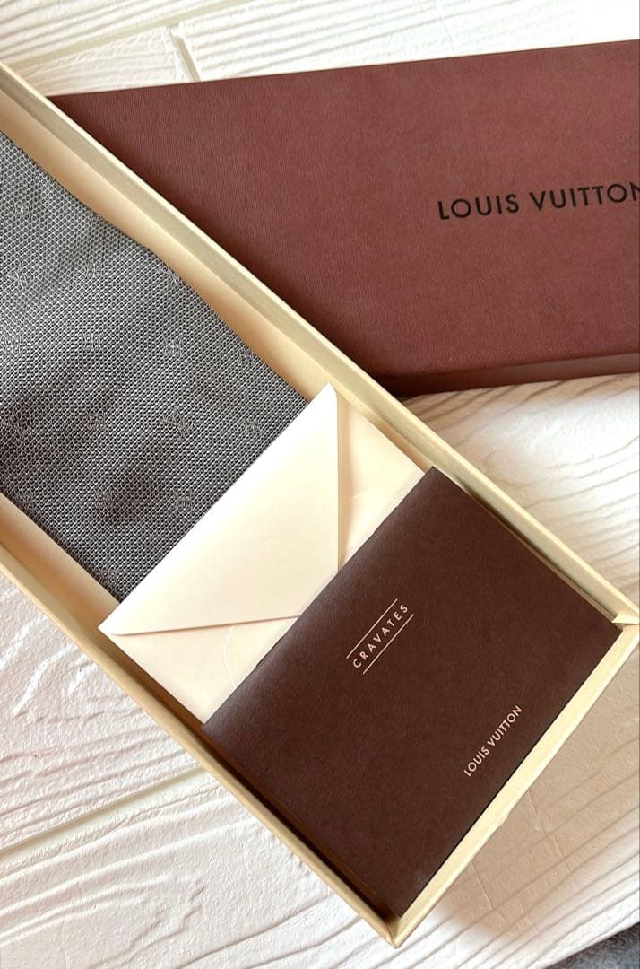 パ*ラ様 LOUIS VUITTON グレー ネクタイ　新品