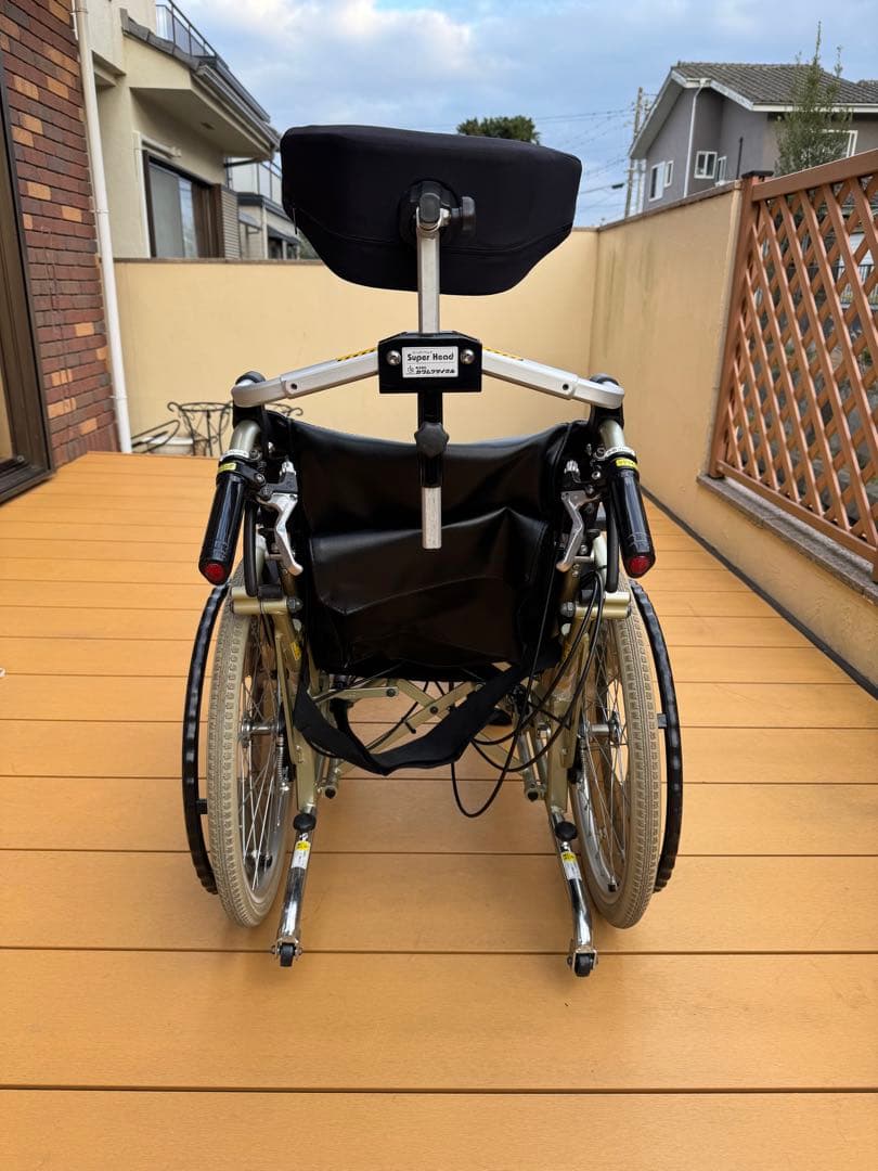 セルフリクライニング車椅子　カワムラサイクル