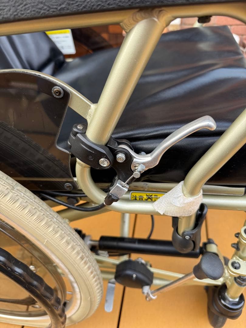 セルフリクライニング車椅子　カワムラサイクル