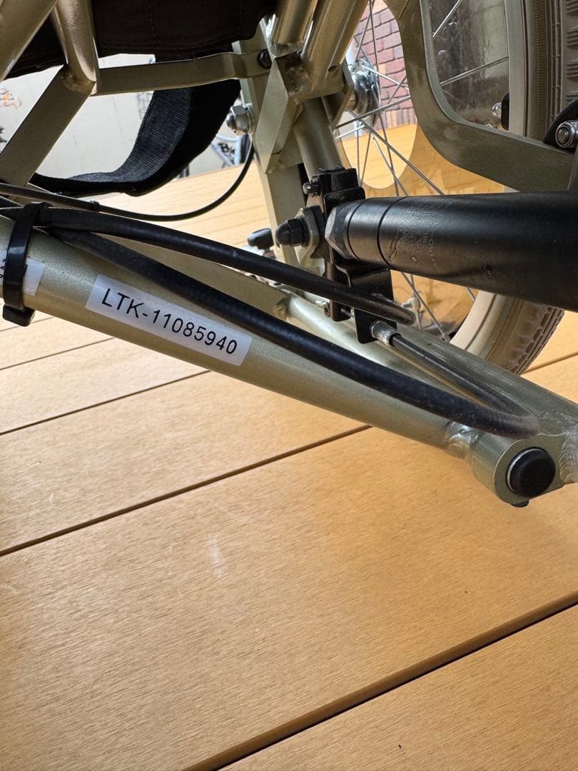 セルフリクライニング車椅子　カワムラサイクル