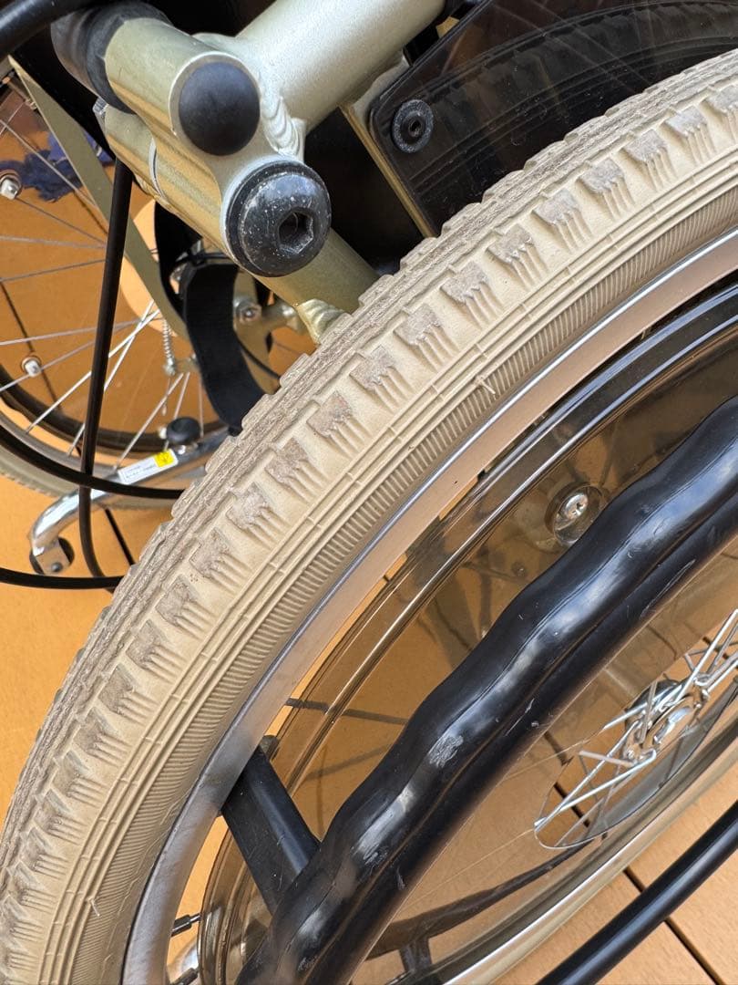 セルフリクライニング車椅子　カワムラサイクル