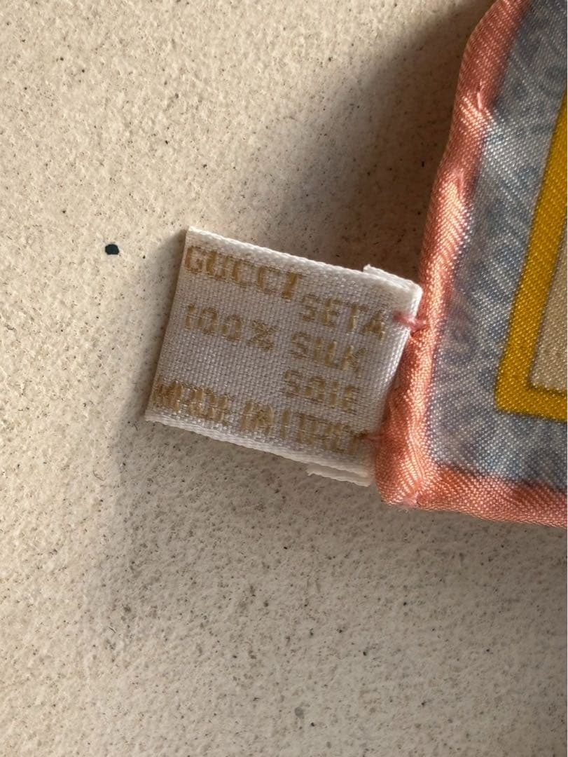 【極美品】GUCCI シルクスカーフ 多様なカップデザイン　85✖️85サイズ