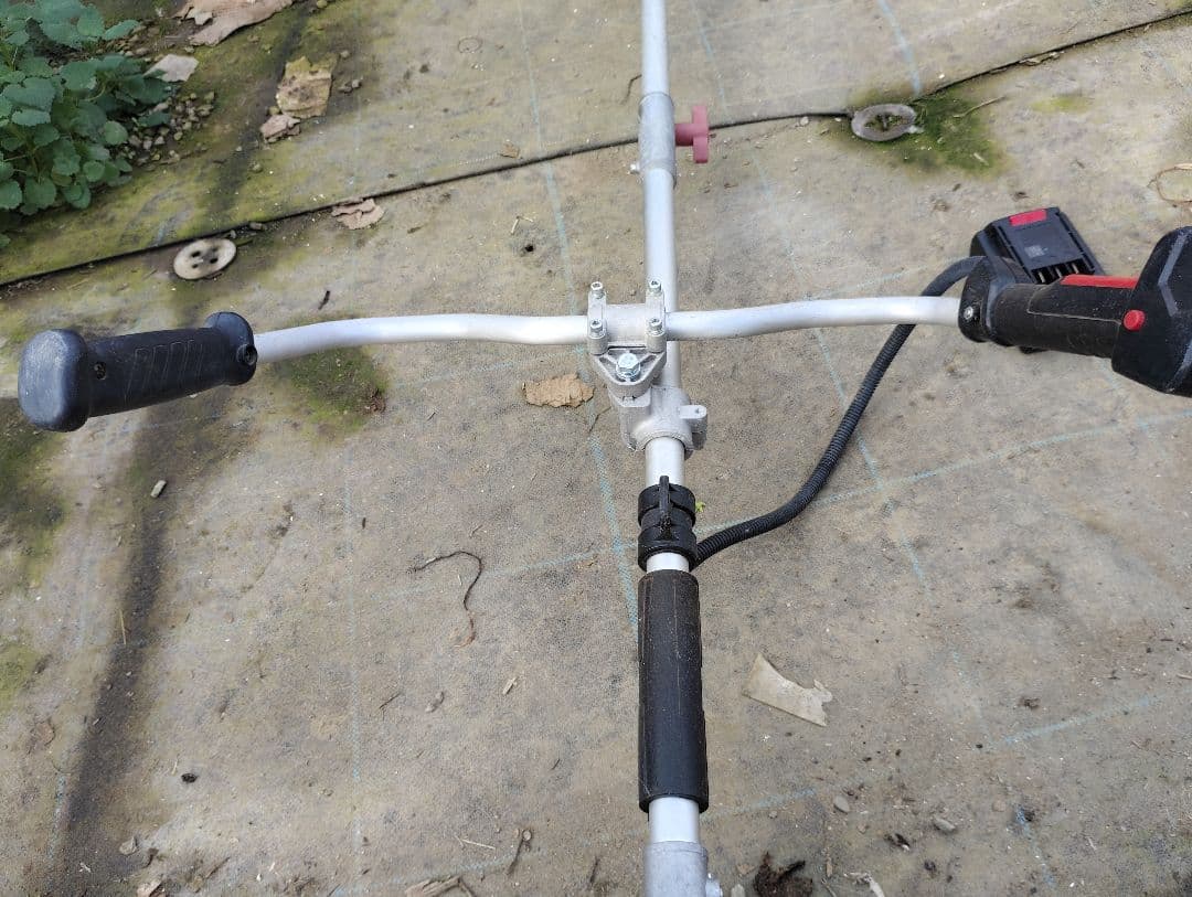 BIGMバッテリー刈り払い機KDC1825Li（中古品)