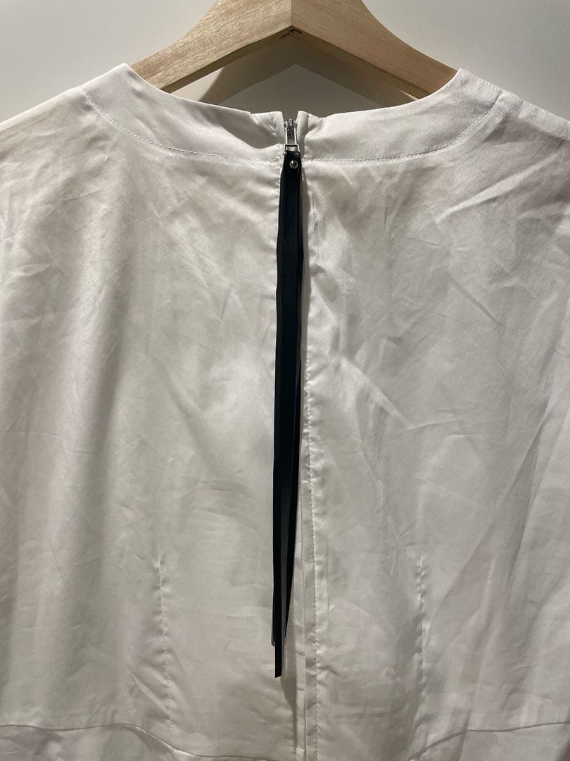 ELENDEEK フリルペプラムブラウス　新品