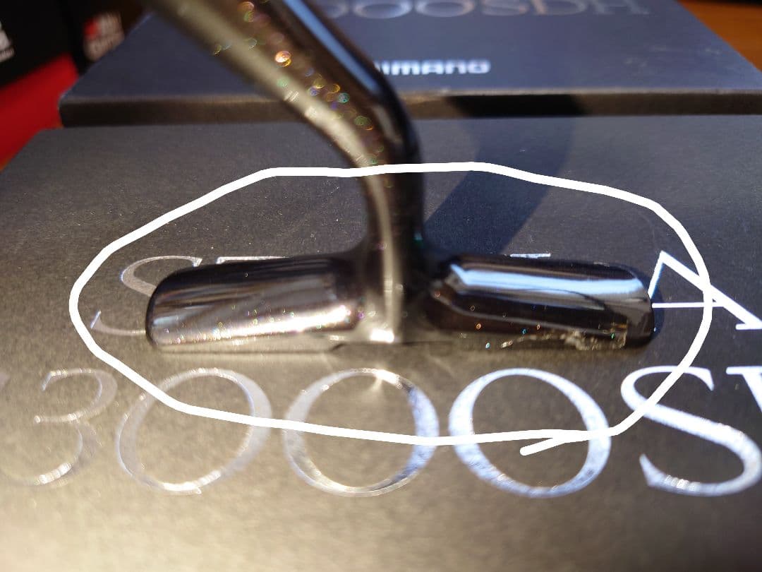 14ステラC3000SDH リールフットの塗装にキズあり写真の白◯を確認下さい