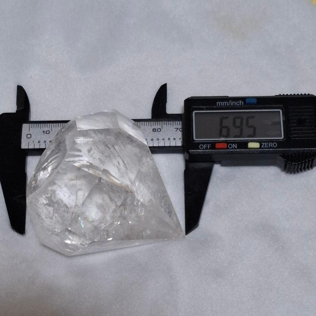 天然石✨️水晶　ダイヤモンド型✨️虹キラキラ　台座付き