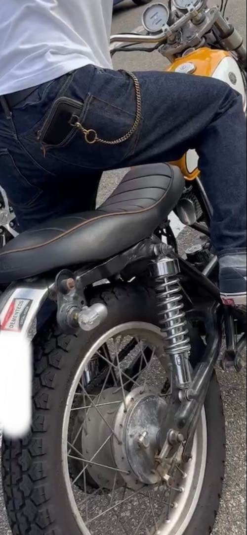 SR400 KWM バイクシート 黒 ストライプデザイン