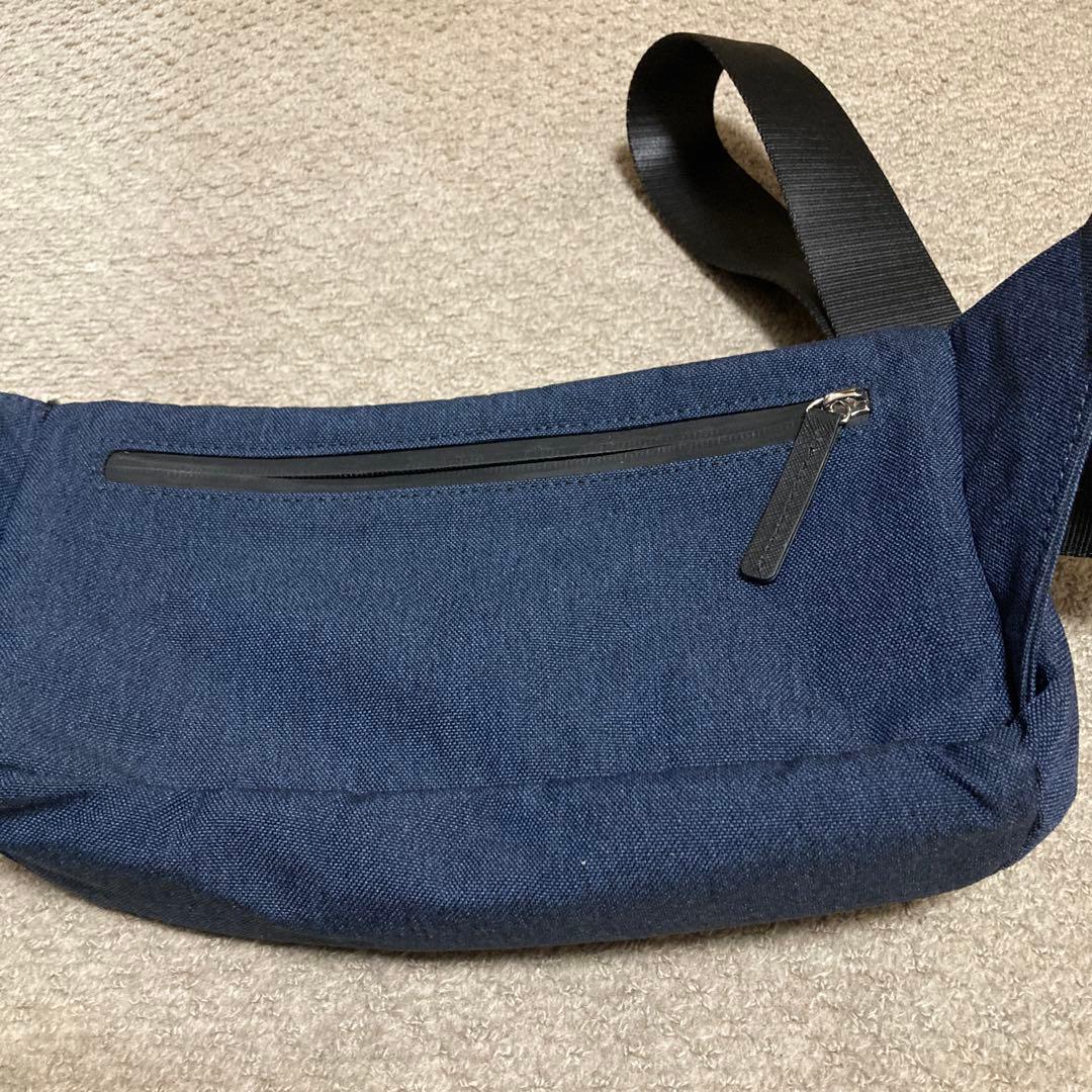 ①COACH ブラック ボディバッグ②TAKEO KIKUCHI ウエストポーチ