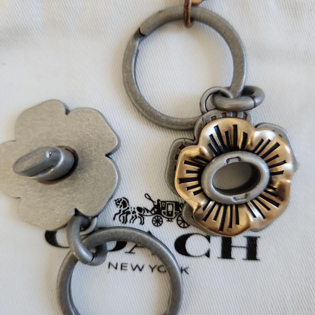 COACHコーチ　ティーローズチャーム キーリング　キーホルダー　2WAY