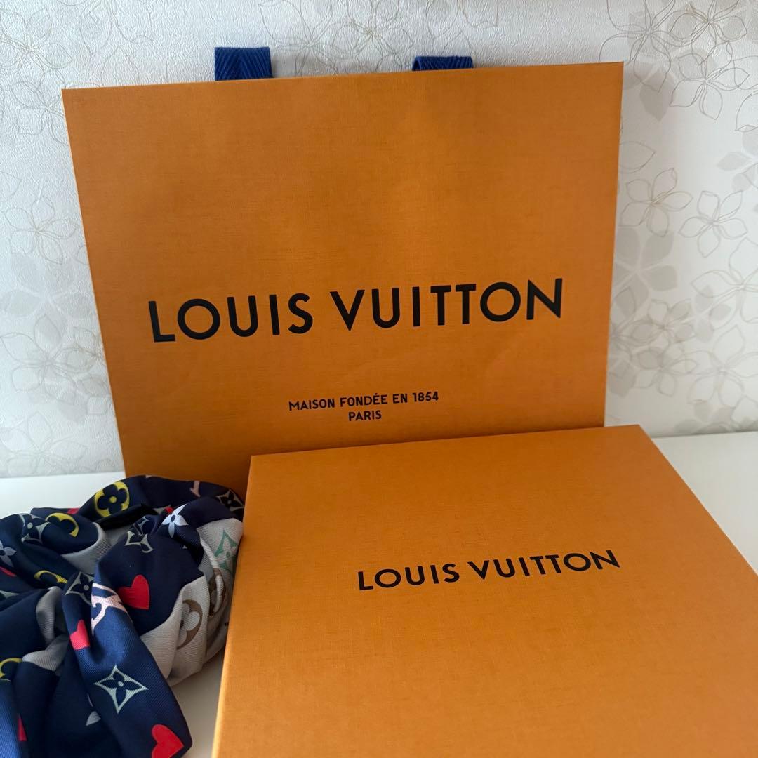LOUIS VUITTON ゲーム・オン・シュシュ・トロップ・シュシュ 正規品