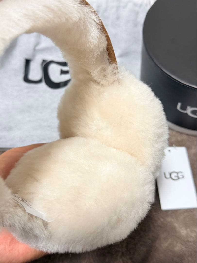 UGG シープスキン　エンブロイダリー　イヤーマフ