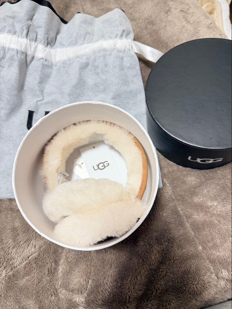 UGG シープスキン　エンブロイダリー　イヤーマフ