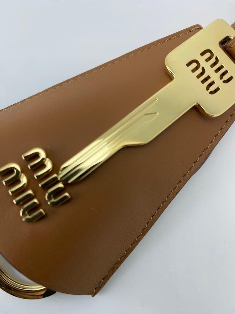 【新品】miu miu ミュウミュウ レザー キーホルダー ロゴ 正規品