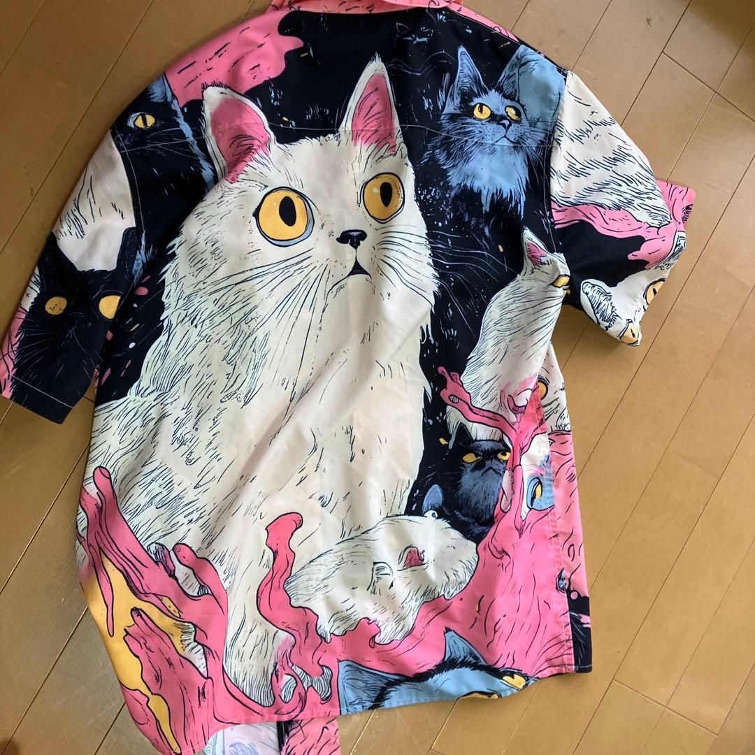 猫と宇宙デザイン 半袖シャツ　Mサイズ