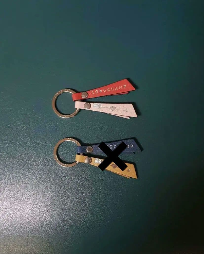 ☆ゆう☆ LONGCHAMP キーリング 赤×ピンクベージュ色の方のみ1点