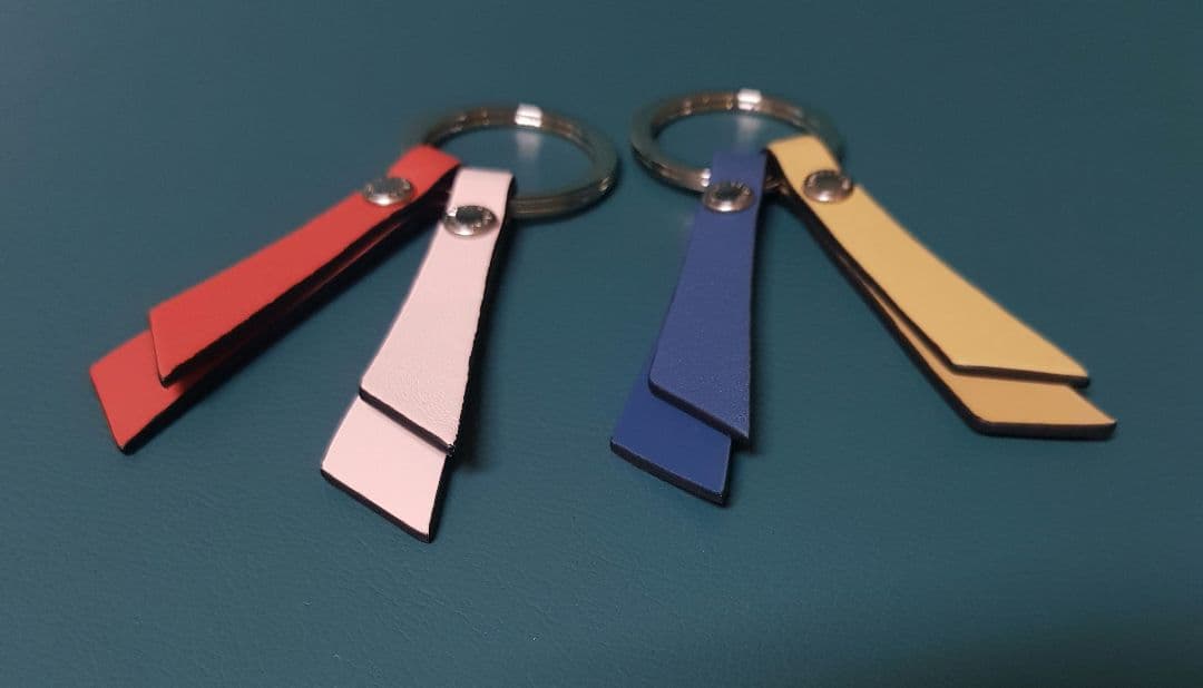 ☆ゆう☆ LONGCHAMP キーリング 赤×ピンクベージュ色の方のみ1点