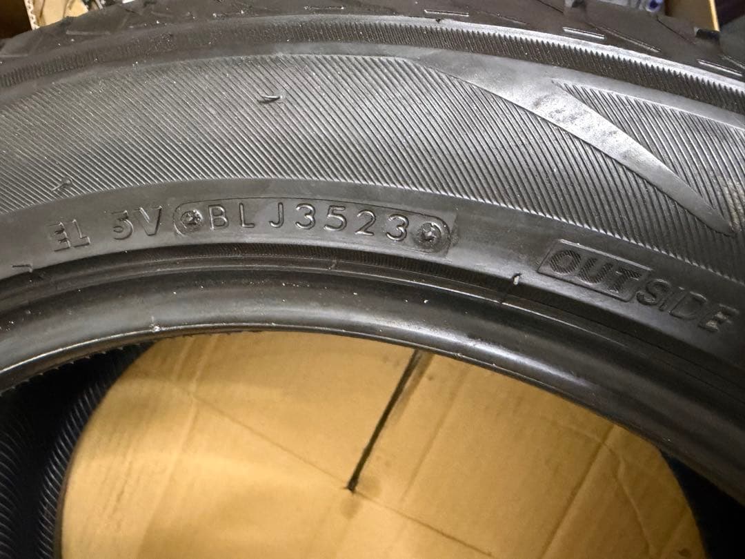 ブリヂストン REGNO GRV2 235/50R18