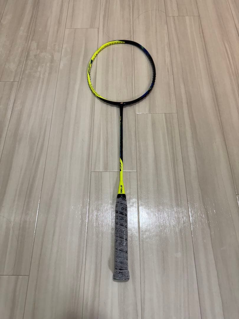 バドミントンラケット ASTROX77