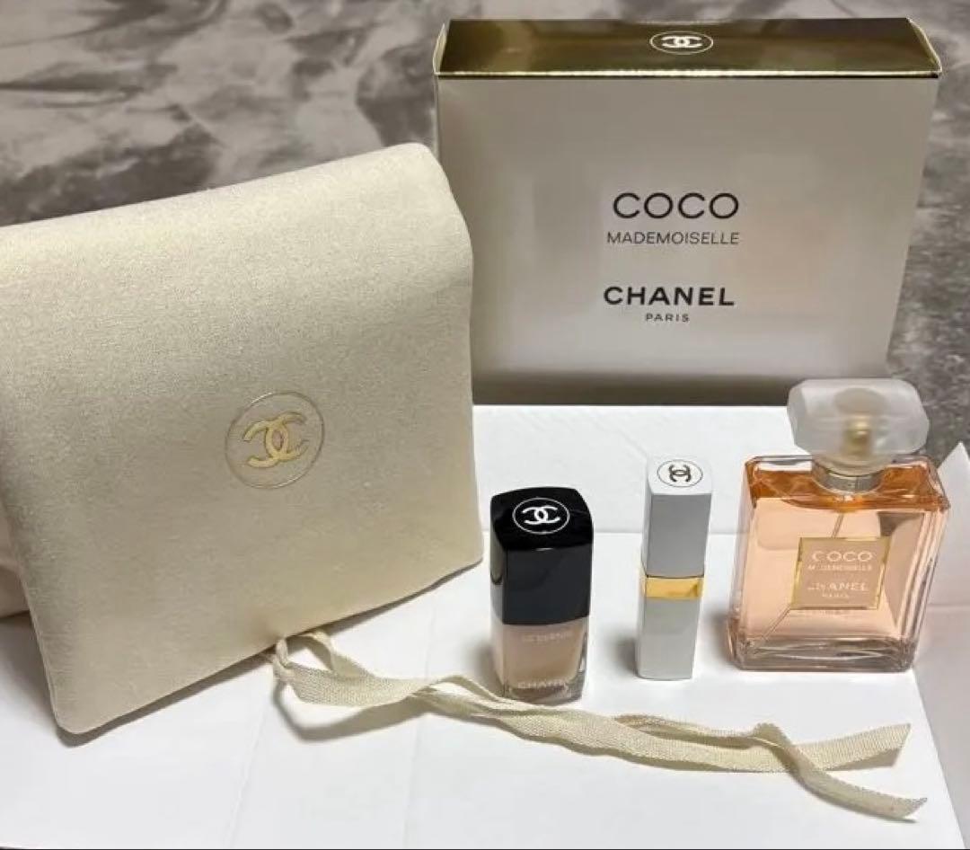 CHANEL ココ　マドモアゼル　シ-クレットルックコフレ