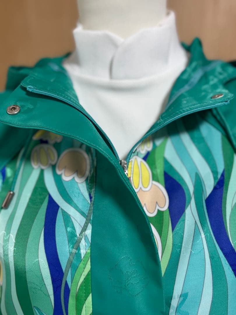 レオナールスポーツフード付きジャンパー