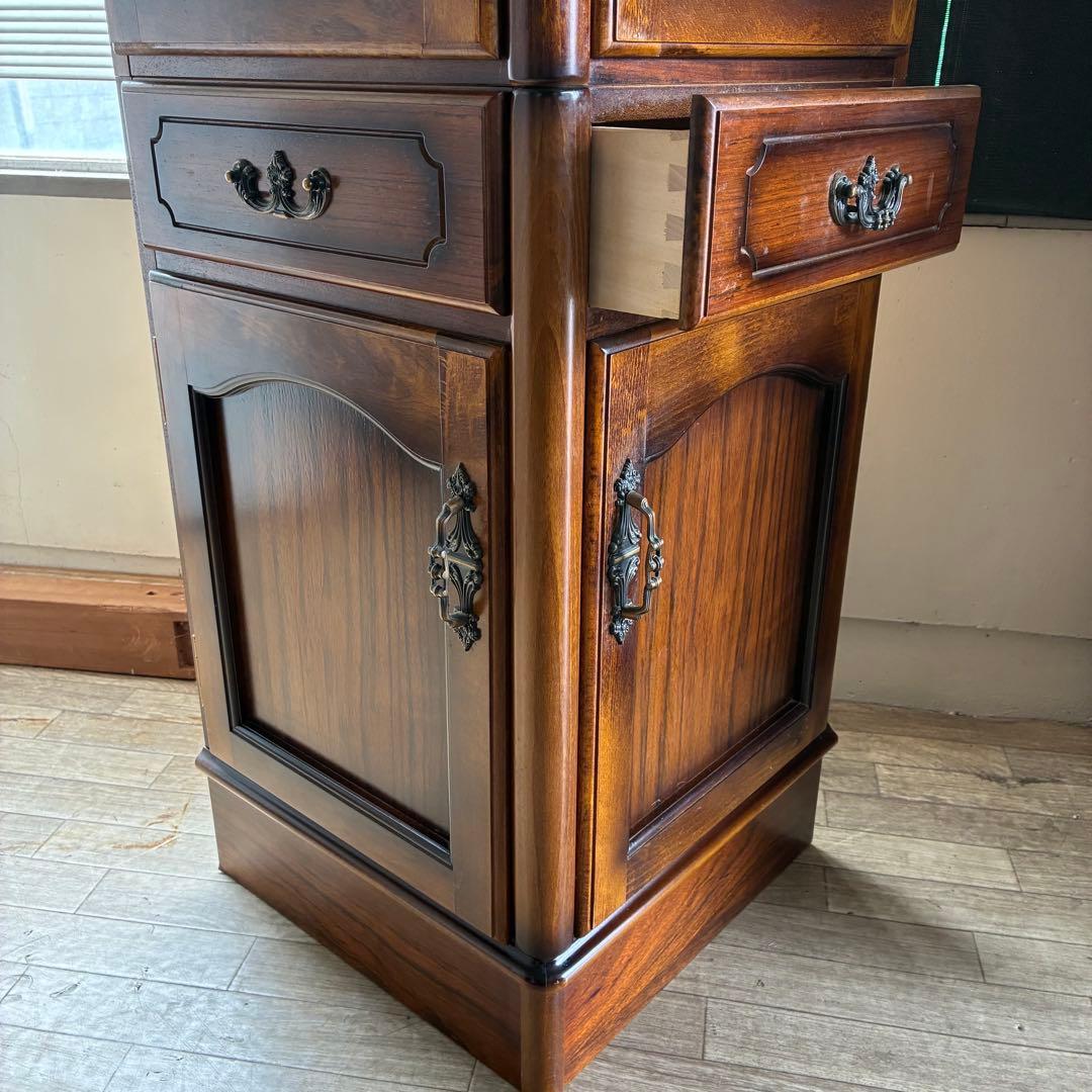 希少　オールドカリモク　コロニアル　キュリオケース　食器棚　コーナーキャビネット