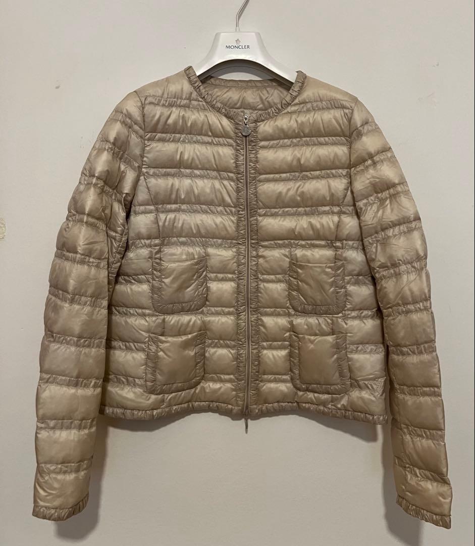 Moncler モンクレール　フリルギャザーノーカラーライトダウンジャケット