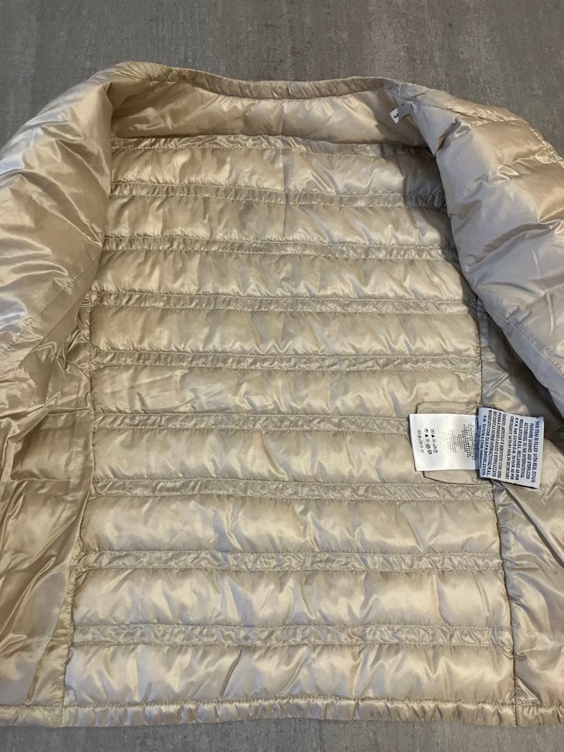 Moncler モンクレール　フリルギャザーノーカラーライトダウンジャケット