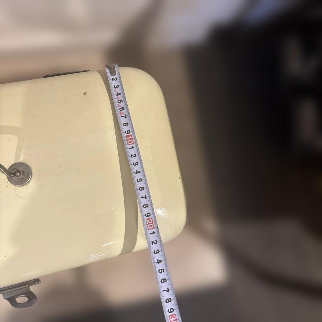 オランダビンテージ　琺瑯　缶　ホーロー　クリーム色　アンティーク