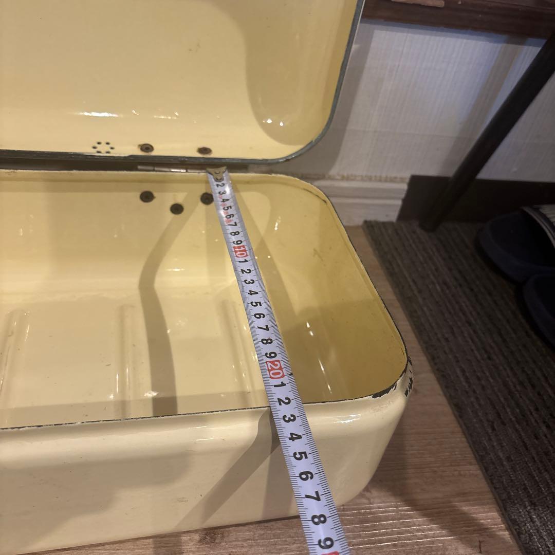 オランダビンテージ　琺瑯　缶　ホーロー　クリーム色　アンティーク