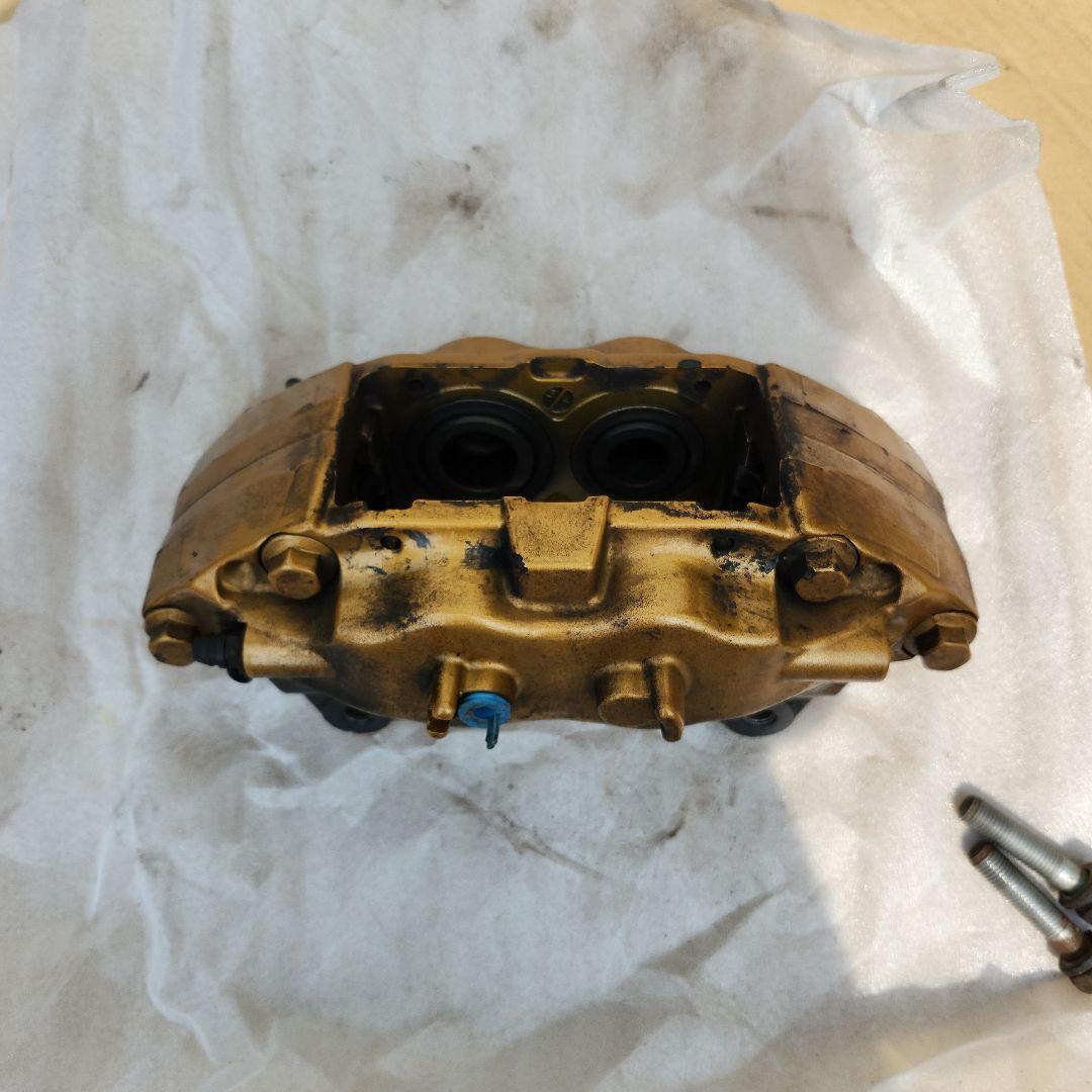 brembo ブレーキキャリパー ゴールドF右