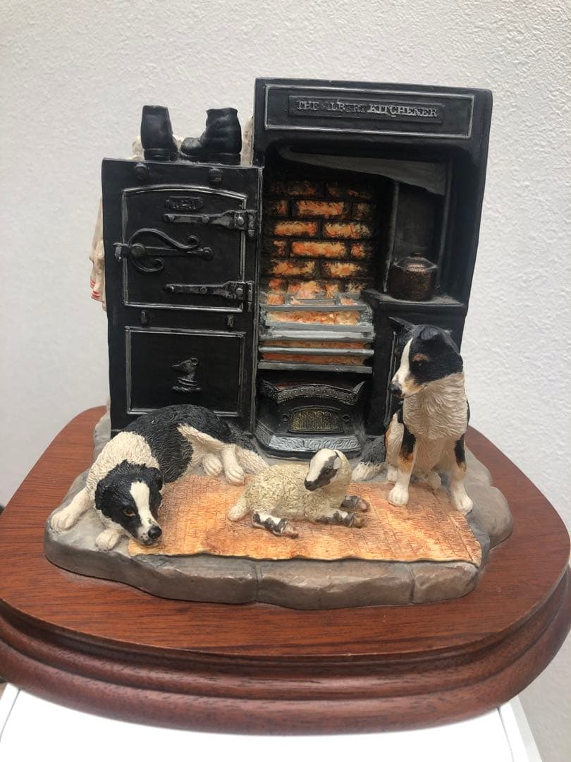 Border Fine Arts」の置物　In From The Cold