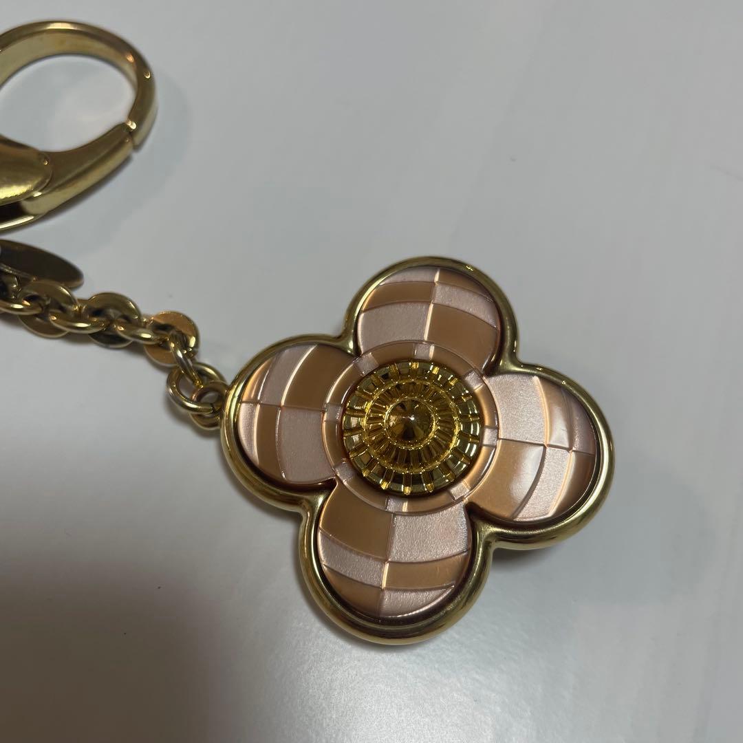 ルイヴィトン　チャーム　ビジューサックモザイク　ピンク　ベージュ