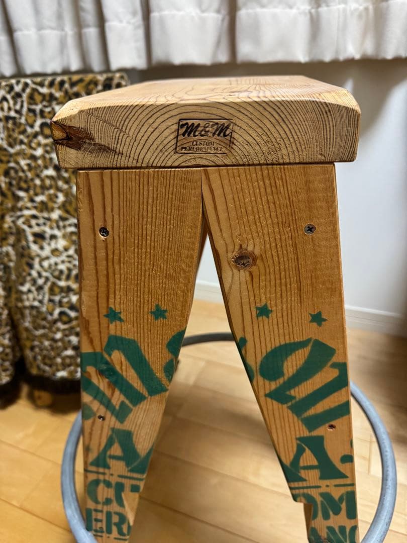 m&m custom performance furniture 角スツール大