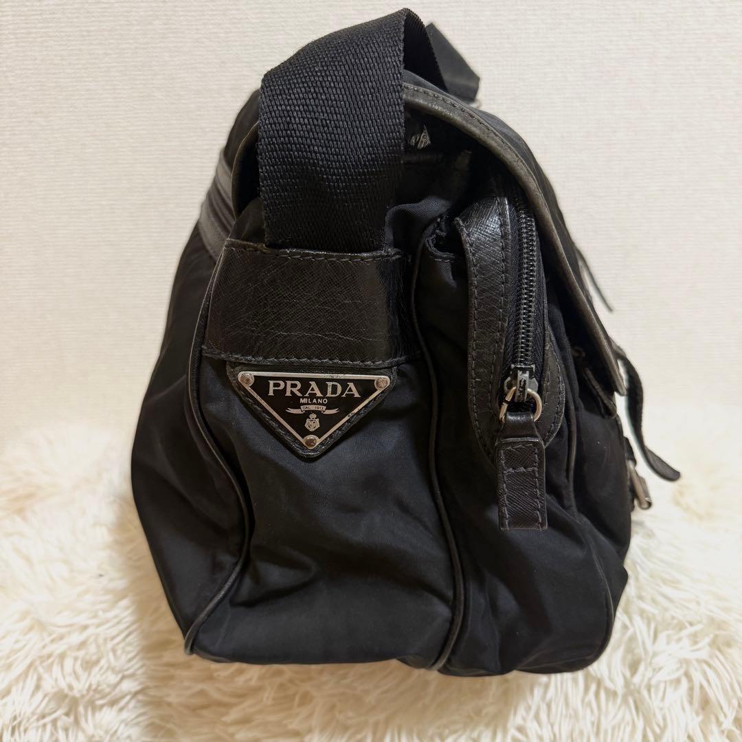 【訳あり】PRADA　プラダ　メッセンジャー　ブラック　ナイロン　三角プレート