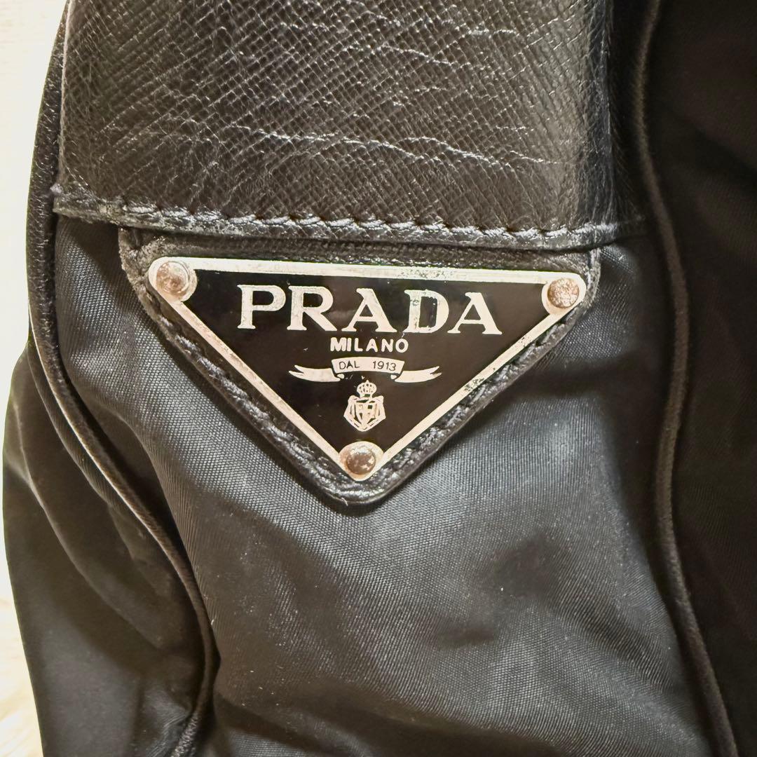 【訳あり】PRADA　プラダ　メッセンジャー　ブラック　ナイロン　三角プレート