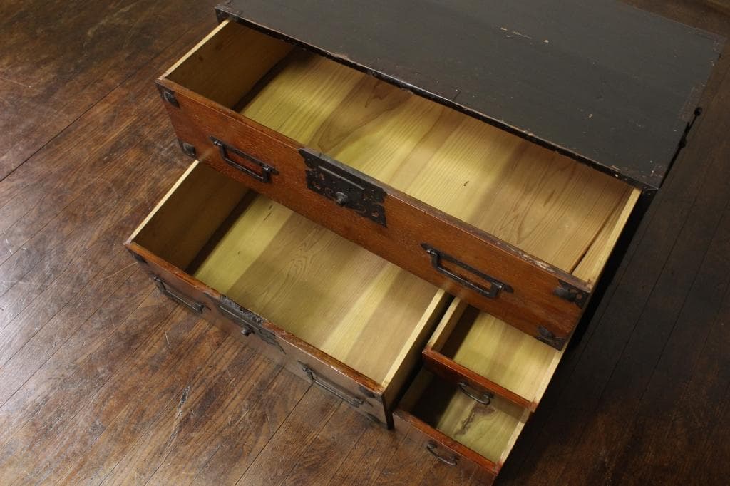 栗の木 使いこまれた風合いが良い時代箪笥 収納/古家具/明治/チェスト/和家具