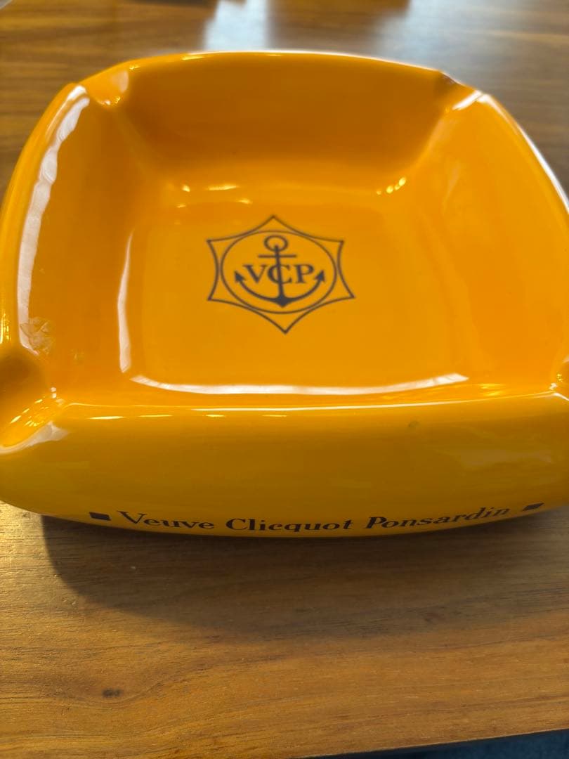 ヴーヴ・クリコ・ポンサルダン　Veuve Clicquot 灰皿