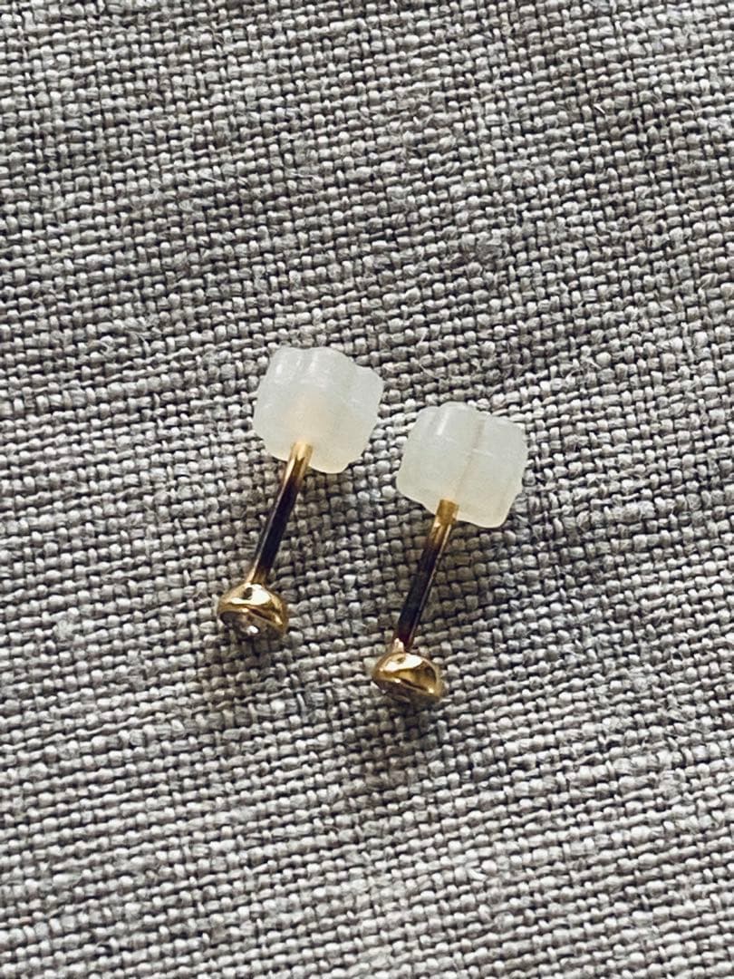 K18 オレフィーチェ マイクロヌード ピアス 0.1ct ダイヤモンドピアス