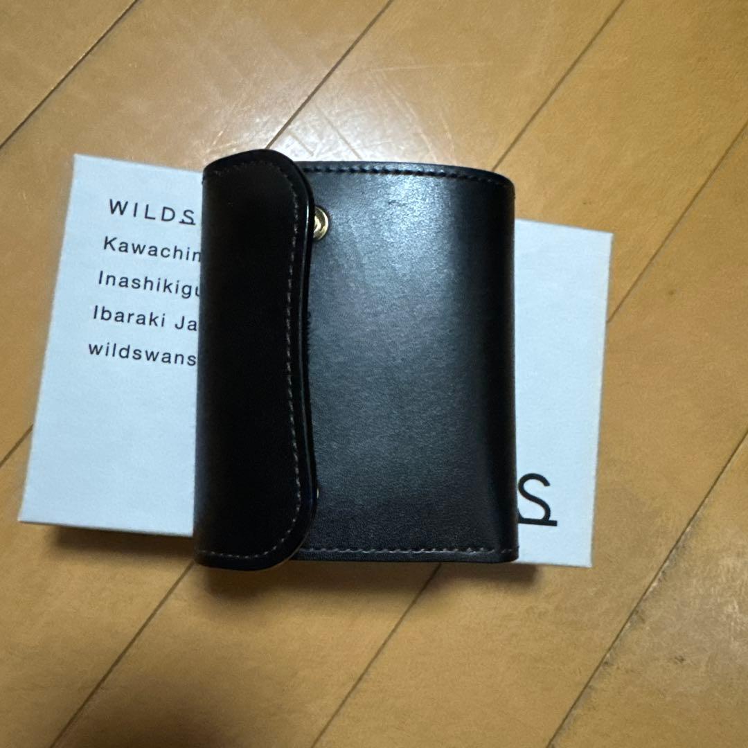 WILDSWANS ブラック 三つ折り財布　イーノ