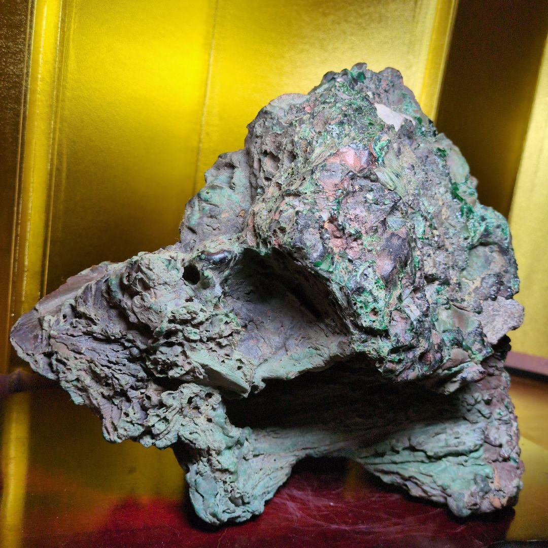 緑色の謎石 大サイズ 約4.0kg 鑑賞石 マラカイト？