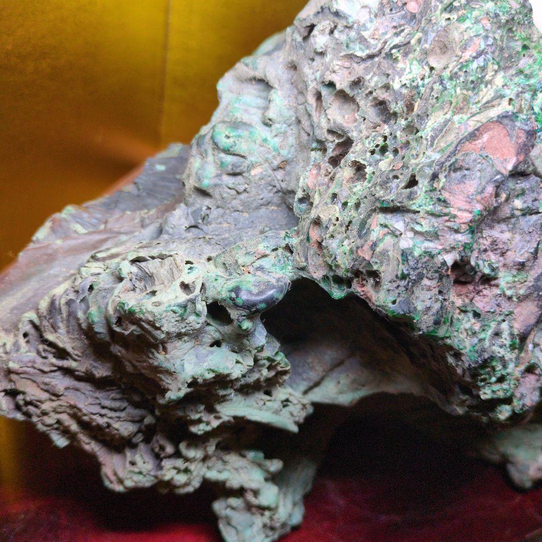 緑色の謎石 大サイズ 約4.0kg 鑑賞石 マラカイト？