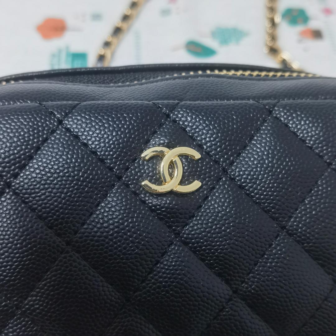 ブラック キルティング ショルダーバッグ チャーム