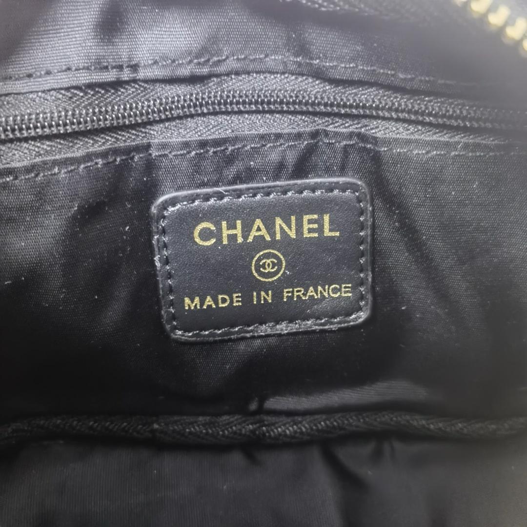 ブラック キルティング ショルダーバッグ チャーム