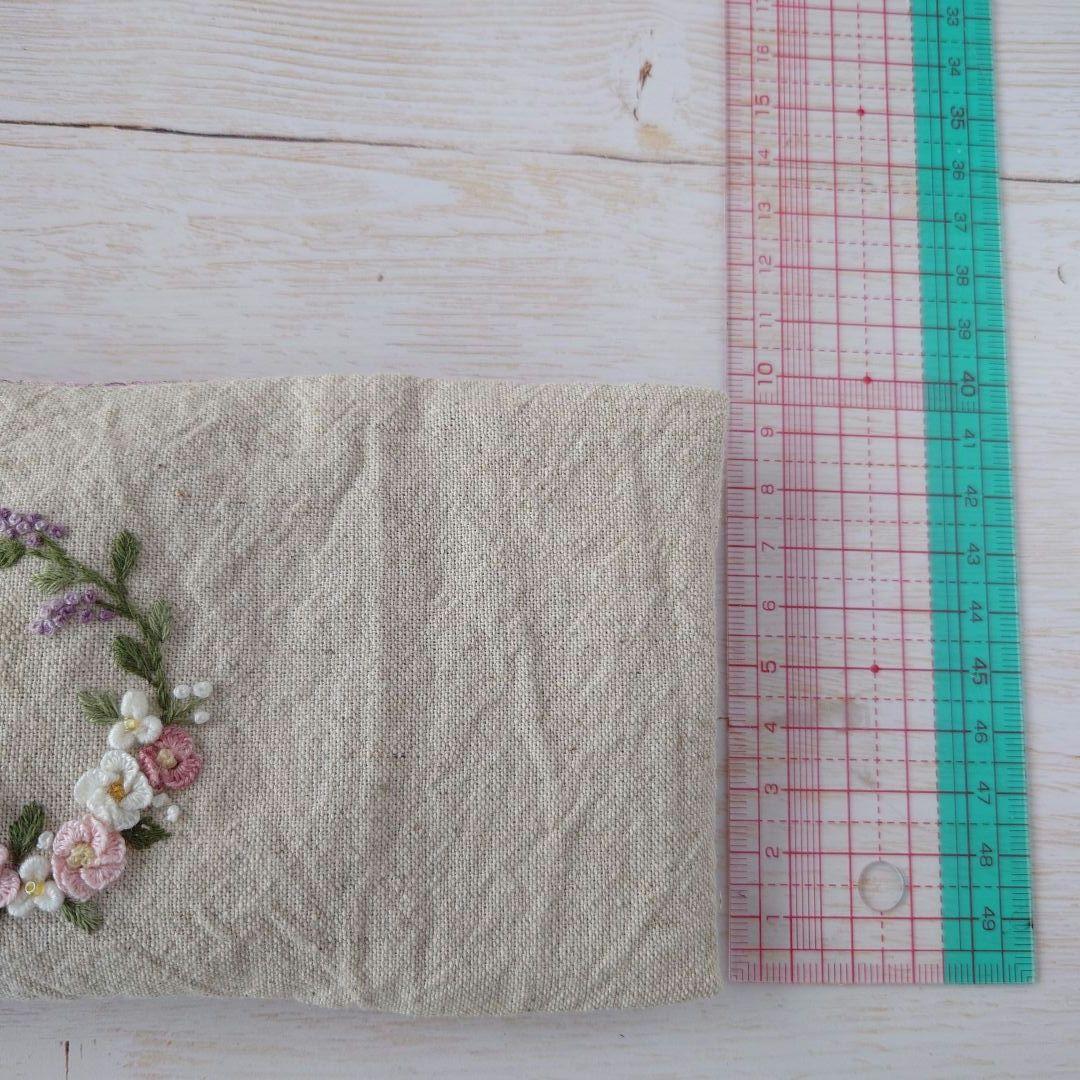 手刺繍入あずき/小豆のアイピロー【フラワーリース】