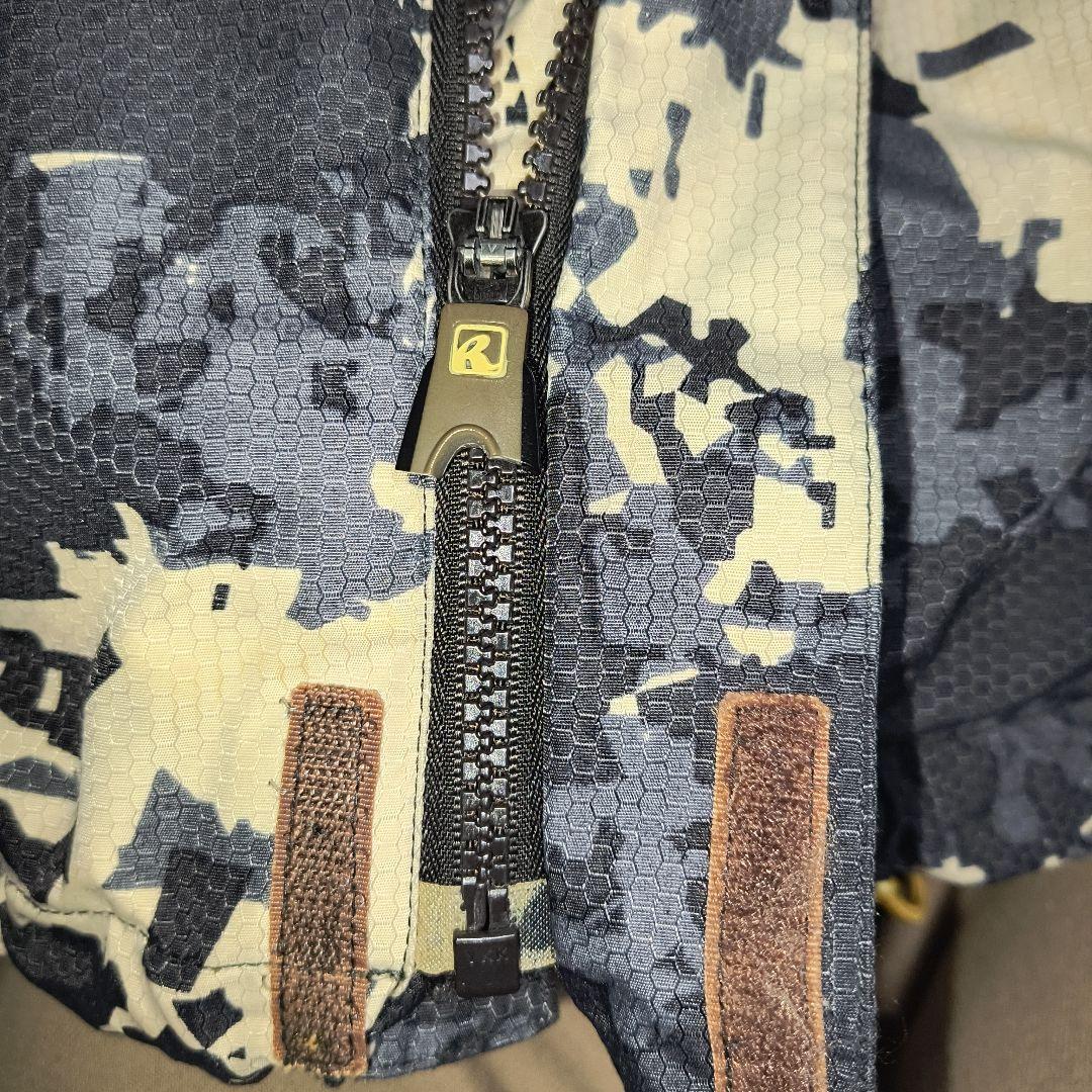 スノボウェア 迷彩ジャケットとパンツセット