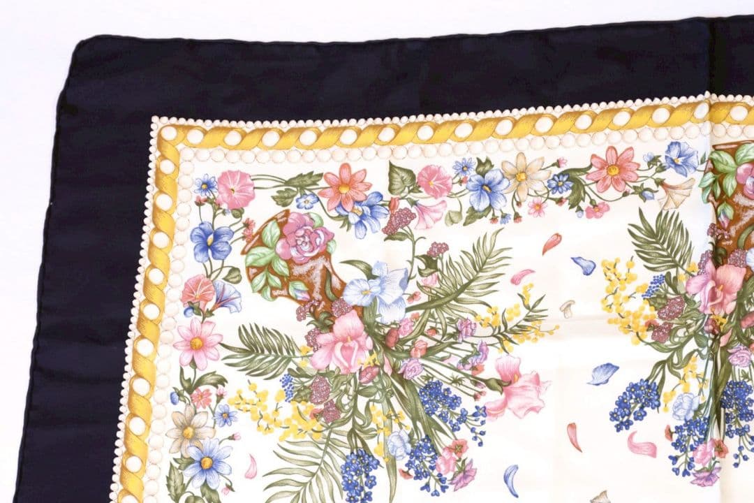 美品Christian Dior 花柄シルクスカーフ