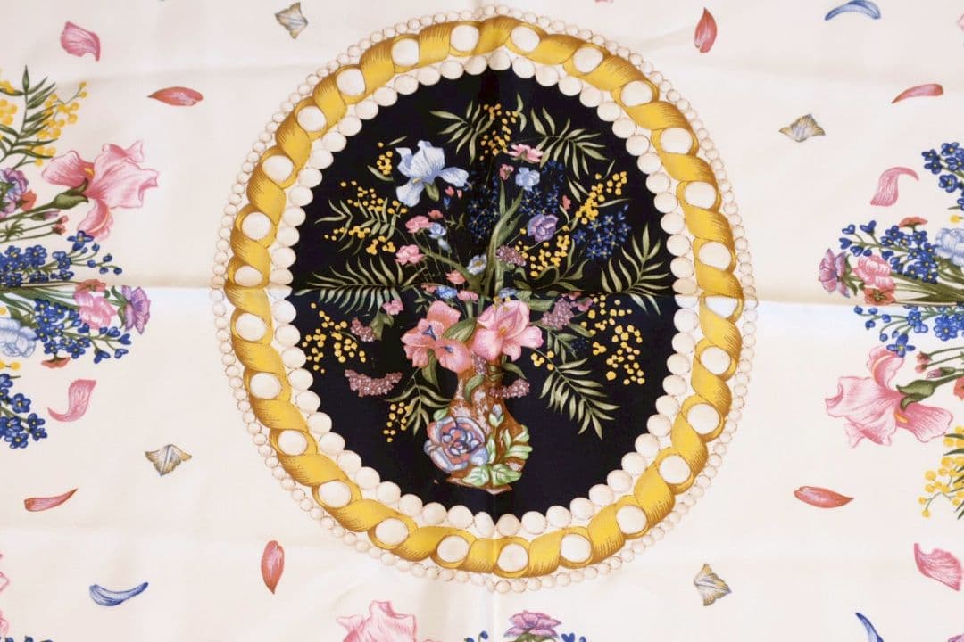 美品Christian Dior 花柄シルクスカーフ