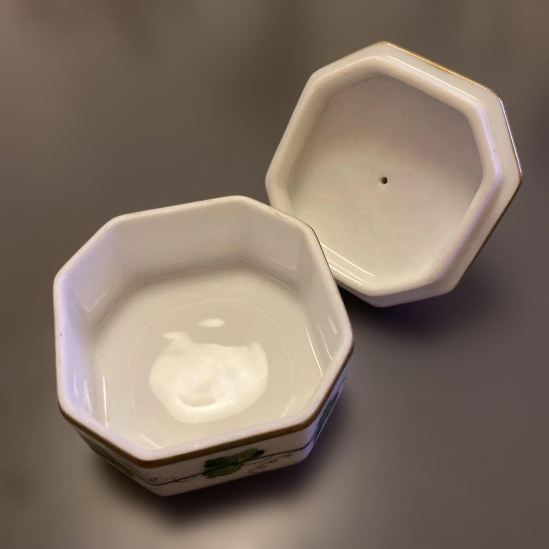 HEREND / ヘレンド 八角形小物入れ（人物つまみ）