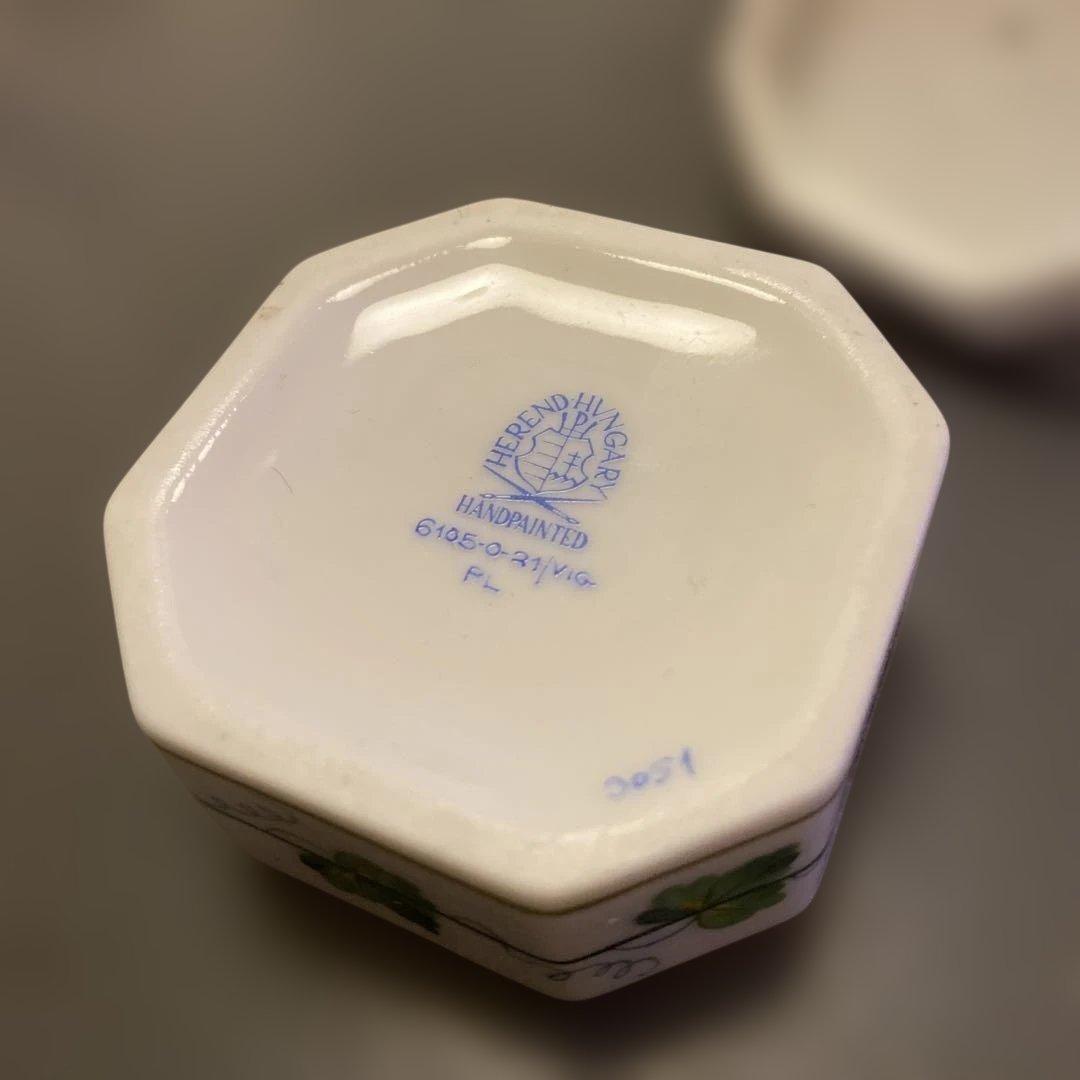 HEREND / ヘレンド 八角形小物入れ（人物つまみ）