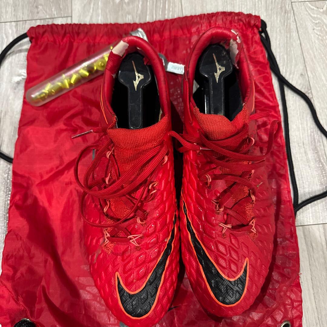 Nike サッカースパイク ハイパーヴェノム